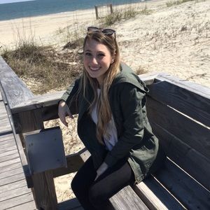 Meet your Posher, Laura